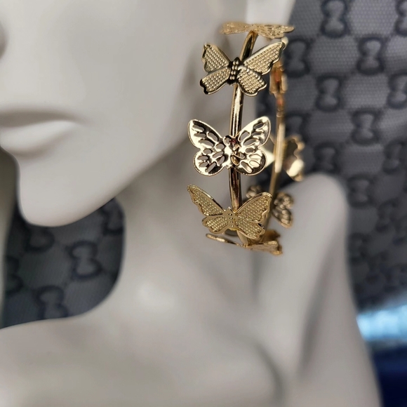 Laminated gold butterfly large hoop earringa - Picture 2 of 3
